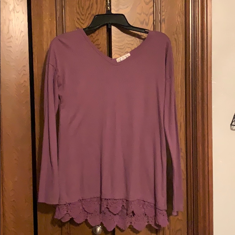 long sleeve shirt, lace at the bottom